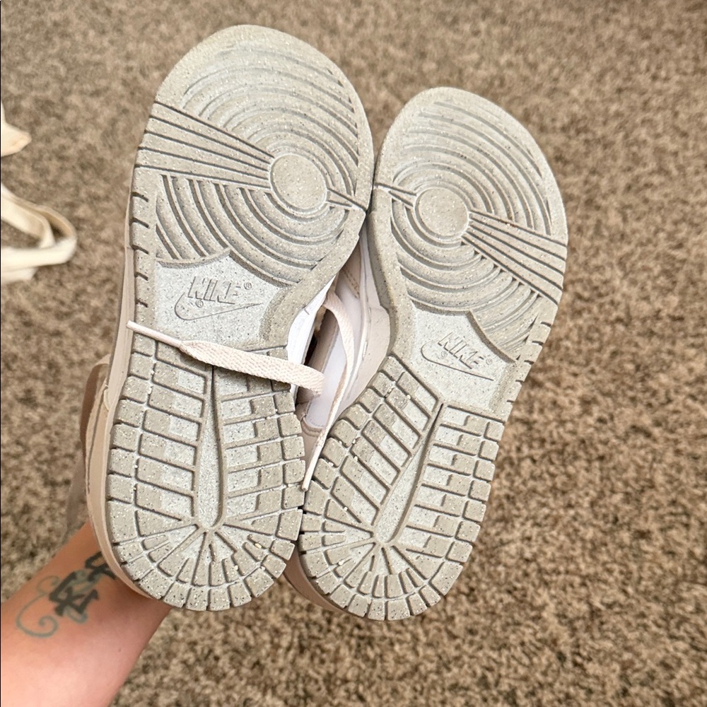 Nike Beige & White Low-Top Sneakers - Picture 8 of 10